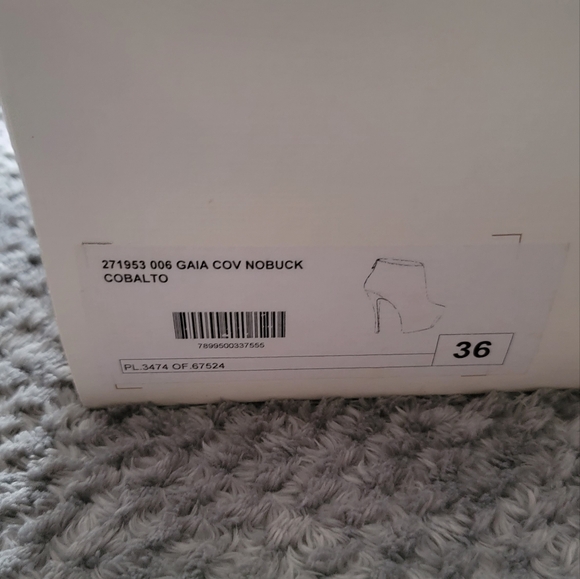 Esdra Leather Heel Booties "New" - Picture 7 of 7